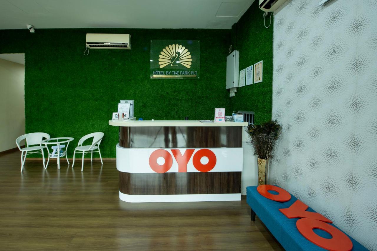 Oyo 90231 Hotel By The Park Plt Τζόχορ Μπάχρου Εξωτερικό φωτογραφία