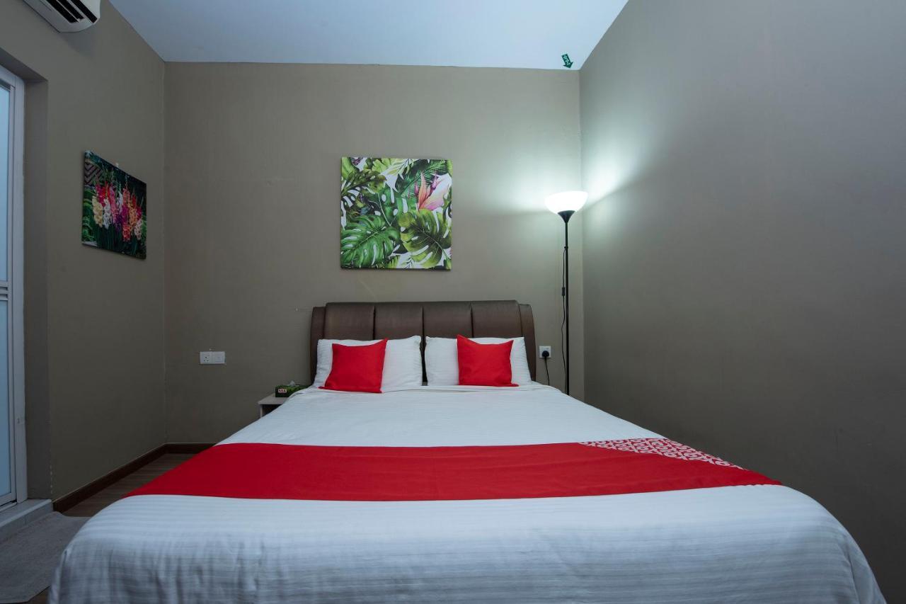 Oyo 90231 Hotel By The Park Plt Τζόχορ Μπάχρου Εξωτερικό φωτογραφία