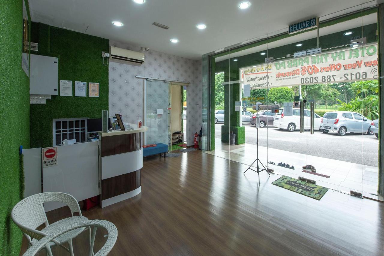 Oyo 90231 Hotel By The Park Plt Τζόχορ Μπάχρου Εξωτερικό φωτογραφία