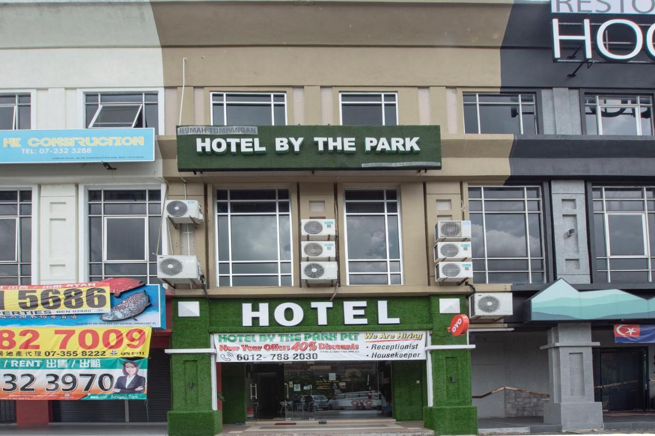 Oyo 90231 Hotel By The Park Plt Τζόχορ Μπάχρου Εξωτερικό φωτογραφία