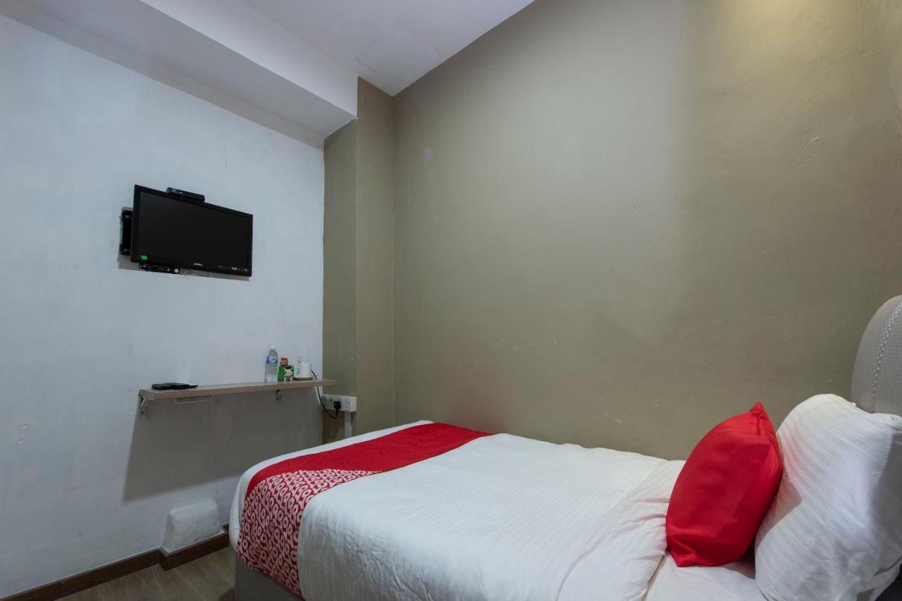 Oyo 90231 Hotel By The Park Plt Τζόχορ Μπάχρου Εξωτερικό φωτογραφία